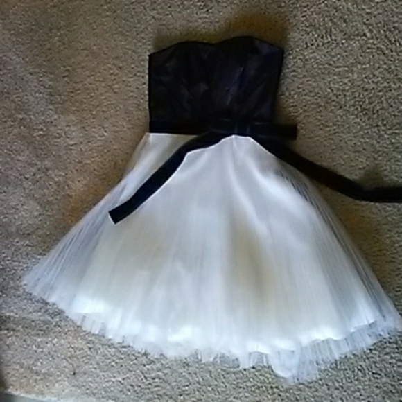 Dress - Picture 2 of 2